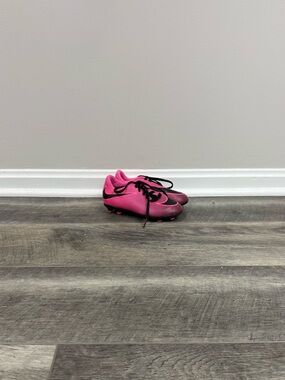 Nike‎ Kids Pink Soccer Cleats